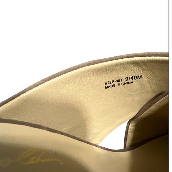 42 Gold Saldana Heel in Sandalwood Suede - Picture 4 of 7